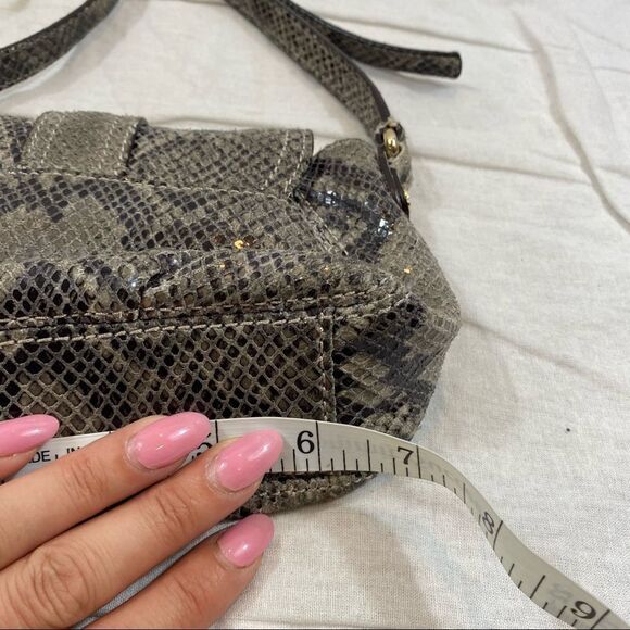 Michael Kors Charlton‎ Snakeskin Crossbody Gold Lock Mini Crossbody Bag - Picture 15 of 16